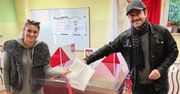 Wybory parlamentarne 2019. Sławomir i Kajra pokazali zdjęcie z lokalu wyborczego: "My już, a Wy?" (FOTO)