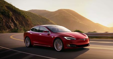 Chce wsadzić silnik Wankla do tesli model s. Wcześniej zrobił to z ferrari