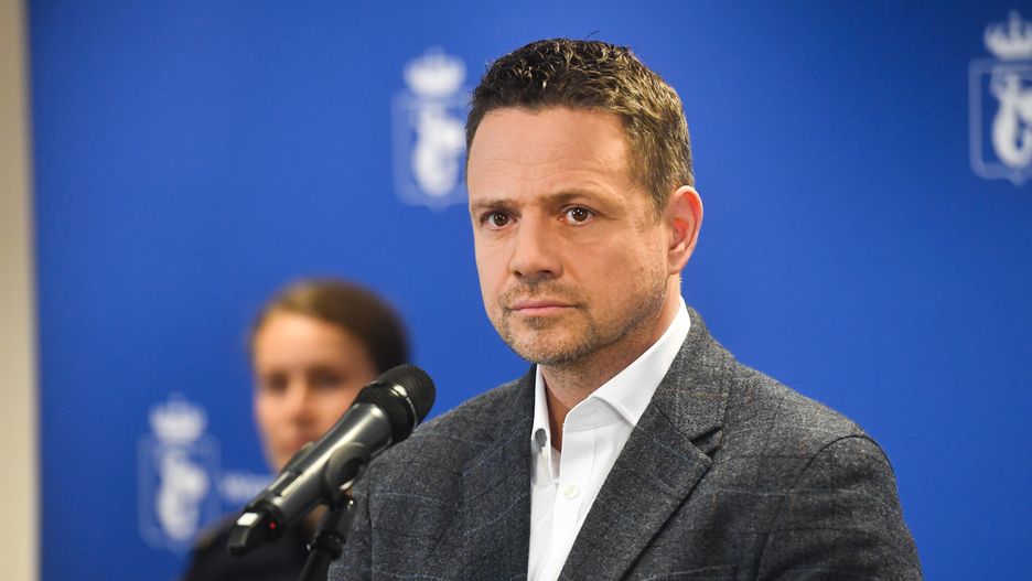 Rafa� Trzaskowski
Warszawa, 10.02.2023. Prezydent m.st. Warszawy Rafa� Trzaskowski podczas konferencji prasowej organizowanej w zwi�zku z przypadaj�cym w najbli�sz� sobot� Europejskim Dniem Numeru 112, 10 bm. w Sto�ecznym Centrum Bezpiecze�stwa. (pn/doro) PAP/Piotr Nowak
Piotr Nowak
112, konferencja prasowa, numer, operatorka, Prezydent, samorz�dowiec, spotkanie, w�adza lokalna