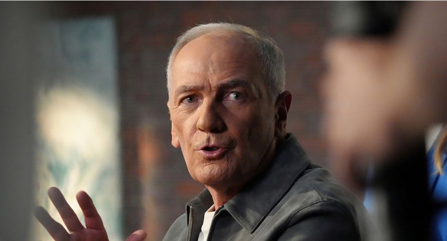 NASK edukuje o dezinformacji przed wyborami. Twarzą Karol Strasburger