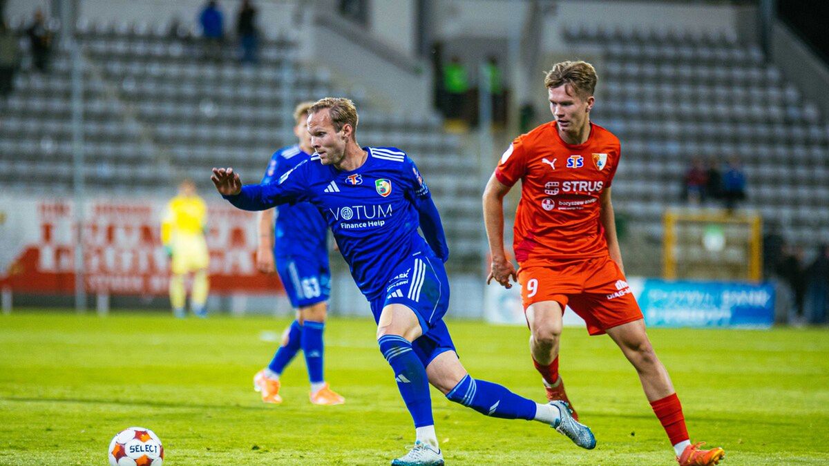 Materiały prasowe / Arkadiusz Wiśniewski/Miedź Legnica / Alan Rybak w meczu Miedź Legnica - Pogoń Siedlce