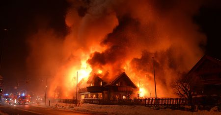 Sylwestrowa tragedia w Alpach. Prokuratura wskazuje możliwą przyczynę pożaru w Crans-Montana