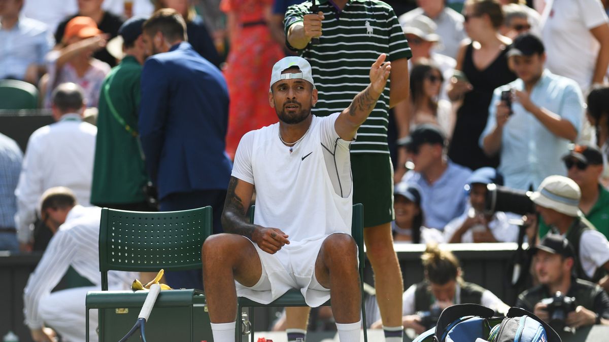Zdjęcie okładkowe artykułu: PAP/EPA / NEIL HALL / Nick Kyrgios ma pretensje do jednego z kibiców podczas finału Wimbledonu z Novakiem Djokoviciem