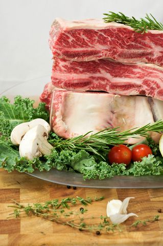 Surowe żeberka wołowe bez kości (mięso i tłuszcz, II klasa mięsa)