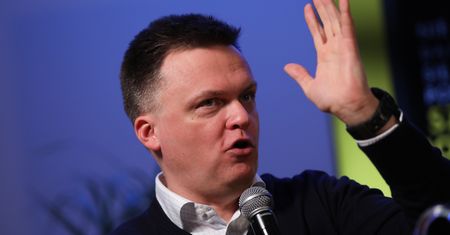 Hołownia rekordzistą. Dał posłom więcej na biura
