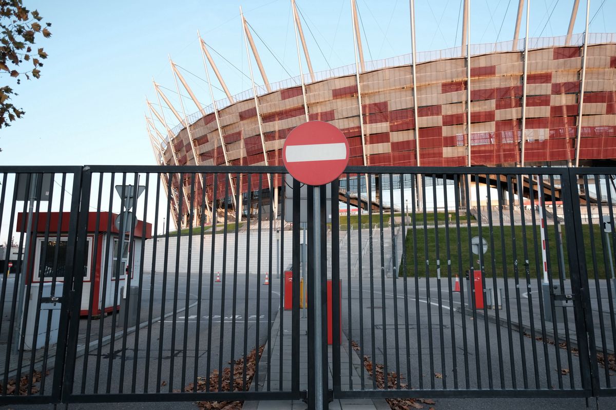 Warszawa. Mieszkańcy skarżą się na nielegalne wyścigi na błoniach stadionu
