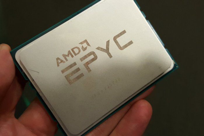 AMD Ryzen Threadripper: 64 pasma PCIe 3.0 i otwarte żarty z Intela