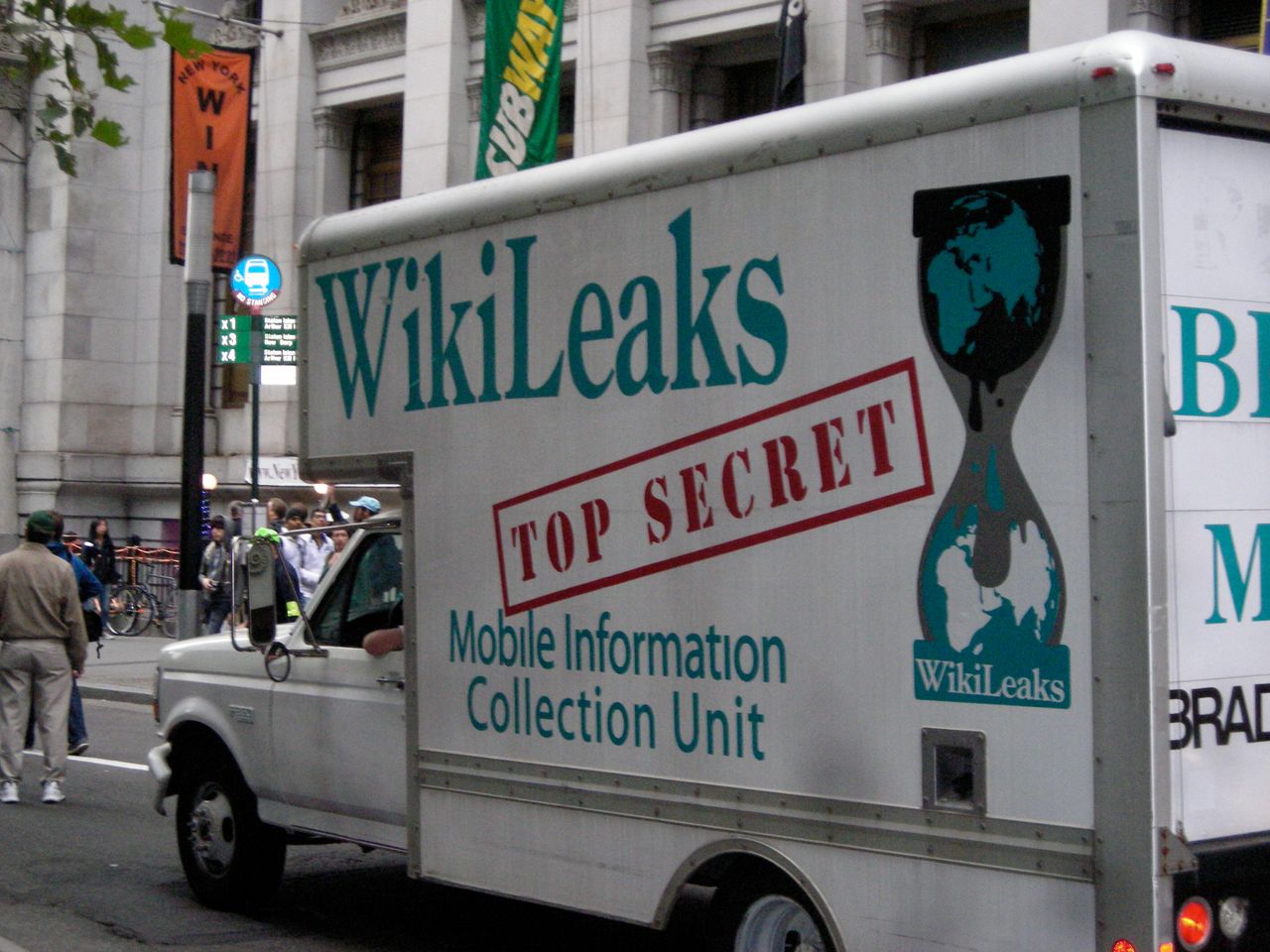 Facebook przyznaje, że zablokował treści z WikiLeaks, bo... mógł to zrobić
