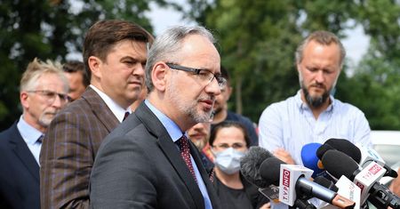 Antyszczepionkowcy zakłócili konferencje Adama Niedzielskiego