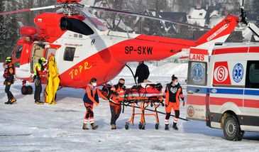 Uderzyła skuterem śnieżnym w drzewo. Akcja ratownicza w Zakopanem