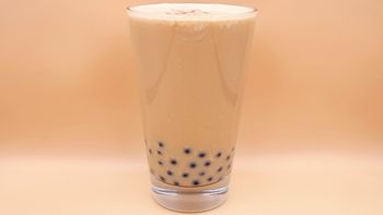 Receptura na domowe bubble coffee, które smakuje jak z modnej kawiarni