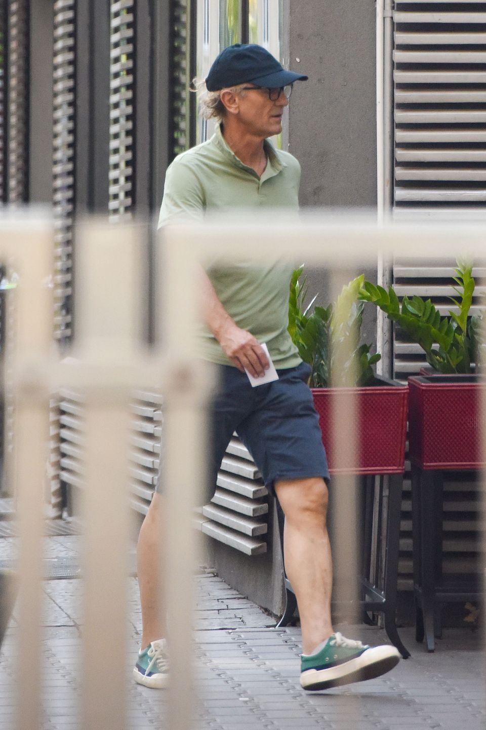 Andrzej Chyra zaparkował BMW na zakazie