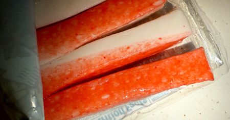 Paluszki surimi. Co znajduje się w składzie?