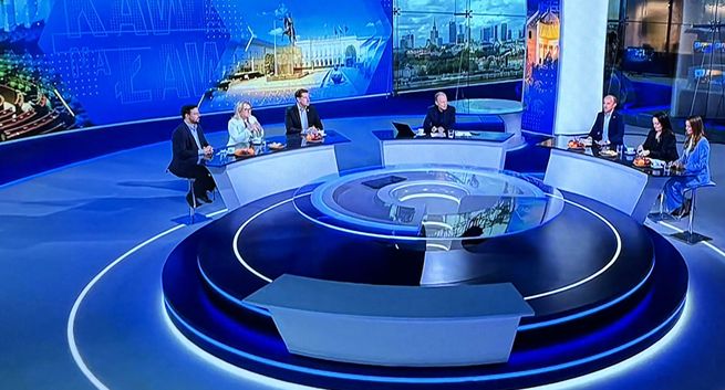 „Kawa na ławę” i „Loża prasowa” z nowego studia TVN24
