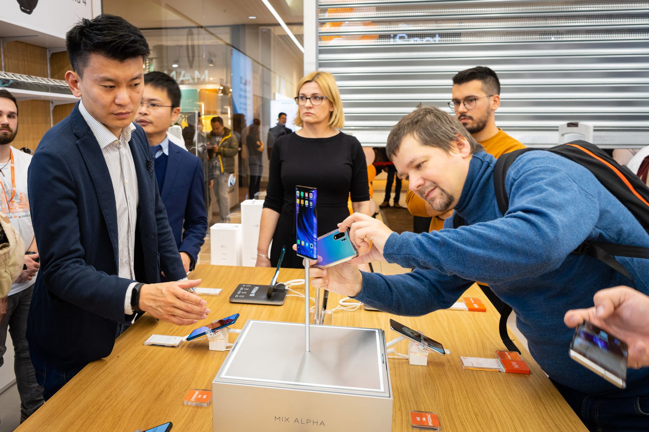 Xiaomi Mi Mix Alpha: telefon rodem z sci-fi pojawił się w Warszawie 7