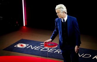 Na tego człowieka patrzy dziś cały świat. Kim jest Geert Wilders?