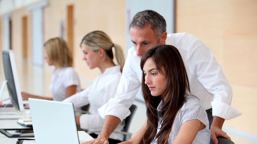 Student w Warszawie znajdzie płatny staż, który pozwoli mu zdobyć doświadczenie