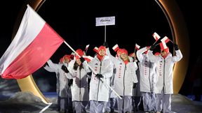 Po ceremonii nie miał chwili wytchnienia. Stoch odpowiadał uśmiechem