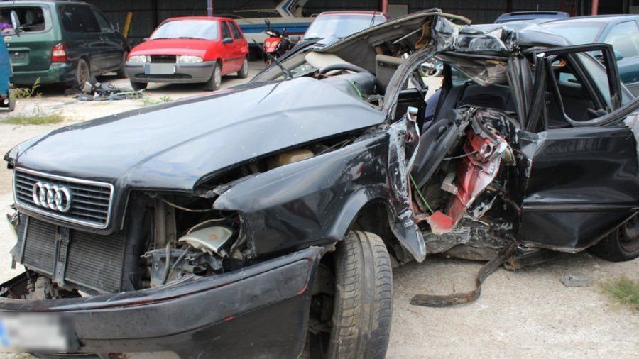 Niezapięcie pasów bezpieczeństwa czy jazda pod wpływem alkoholu to najczęstsze przypadki przyczynienia się do spowodowania wypadku