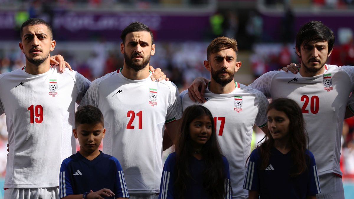 Zdjęcie okładkowe artykułu: Getty Images / Patrick Smith - FIFA / Na zdjęciu: reprezentanci Iranu podczas śpiewania hymnu