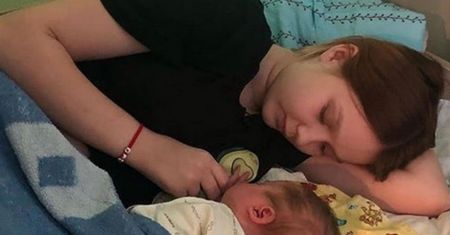13-letnia mama z Rosji o trudach rodzicielstwa. Wspiera ją jej 11-letni chłopak Wania