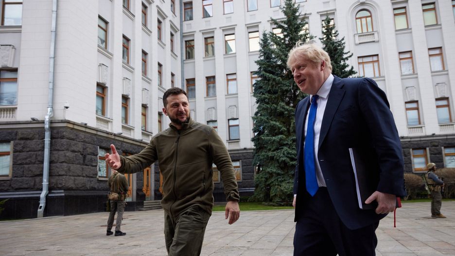 Boris Johnson w Ukrainie. Spotkał się z Wołodymyrem Zełenskim 