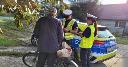 Tyle ma wynieść mandat. Podali kwotę za brak kasku na rowerze