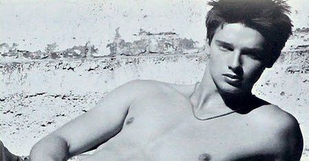Ale z niego ciacho! Młody Schwarzenegger depcze ojcu po piętach