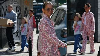 Paulina Sykut-Jeżyna spędza popołudnie z rodzinką na mieście. Mąż taszczył WIELKIE pudło, a potem wskoczyli do Mercedesa za pół miliona (ZDJĘCIA)