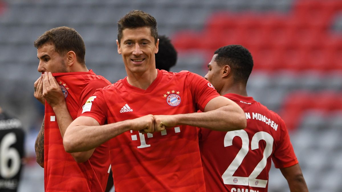 PAP/EPA / CHRISTOF STACHE / POOL / Na pierwszym planie zdjęcia: Robert Lewandowski