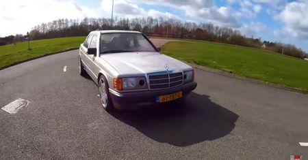 Ten Mercedes 190E kryje pod maską wielkie V12 i jest dopuszczony do ruchu
