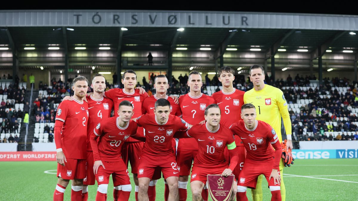 Zdjęcie okładkowe artykułu: PAP / Leszek Szymański / Na zdjęciu: reprezentacja Polski przed meczem w Thorshavn