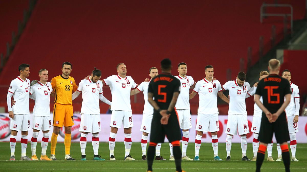 piłkarze reprezentacji Polski podczas minuty ciszy