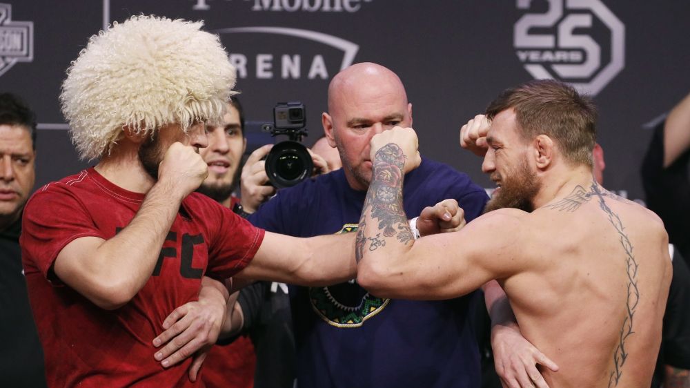 East News / AP Photo/John Locher / Na zdjęciu: Chabib Nurmagomiedow i Conor McGregor podczas ważenia przed galą UFC 229