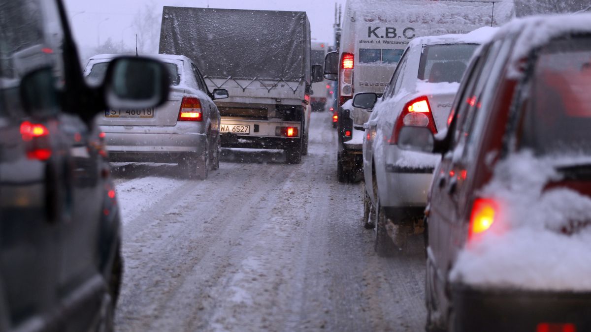 Utrudnienia na drogach
Andrzej Grygiel
auta, droga, drogi, komunikacja, opady, samoch�d, transport, zamie�, zima, auto, pogoda, trasa, ulica, trudne warunki drogowe, korek, korki