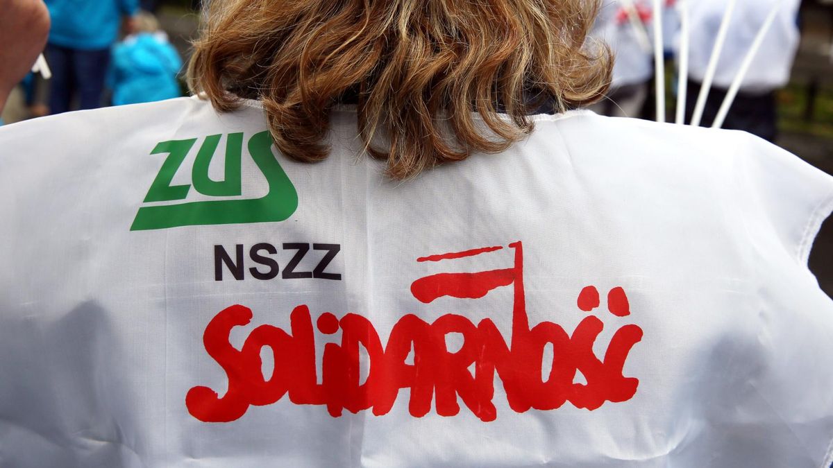 Komisja zakładowa "Solidarności" w ZUS-ie podjęła decyzję o nieprzystąpieniu do konfliktu zbiorowego z prezes Uścińską bez konsultacji z komisjami oddziałowymi związku.