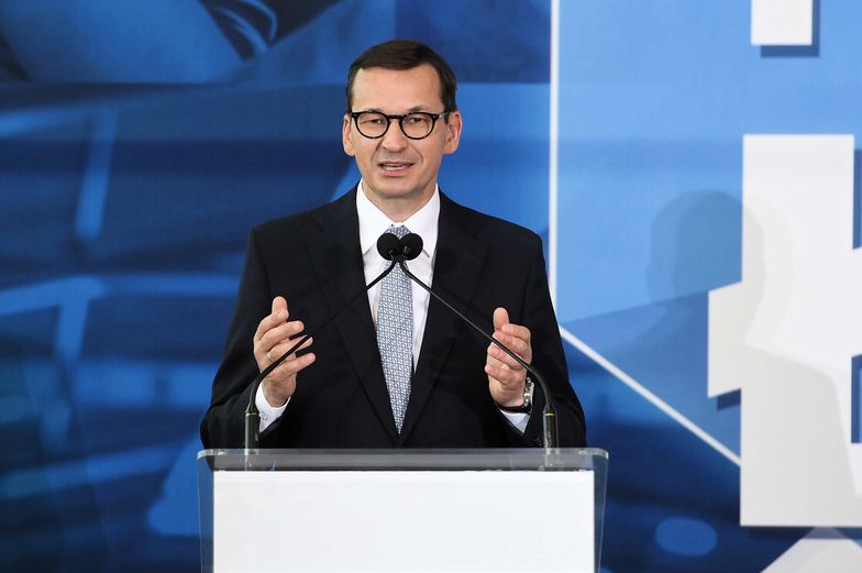 Borcz, 01.07.2021. Premier Mateusz Morawiecki podczas spotkania z mieszkańcami w szkole podstawowej w Borczu, 1 bm. Premier przebywa zwizytą w woj. pomorskim. (amb) PAP/Marcin Gadomski
