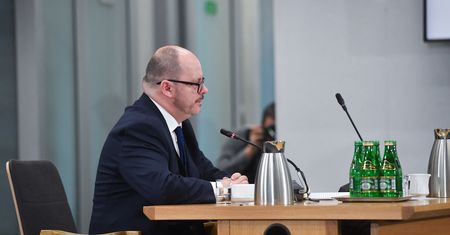 Stanął przed komisją śledczą. Obciążył Sasina