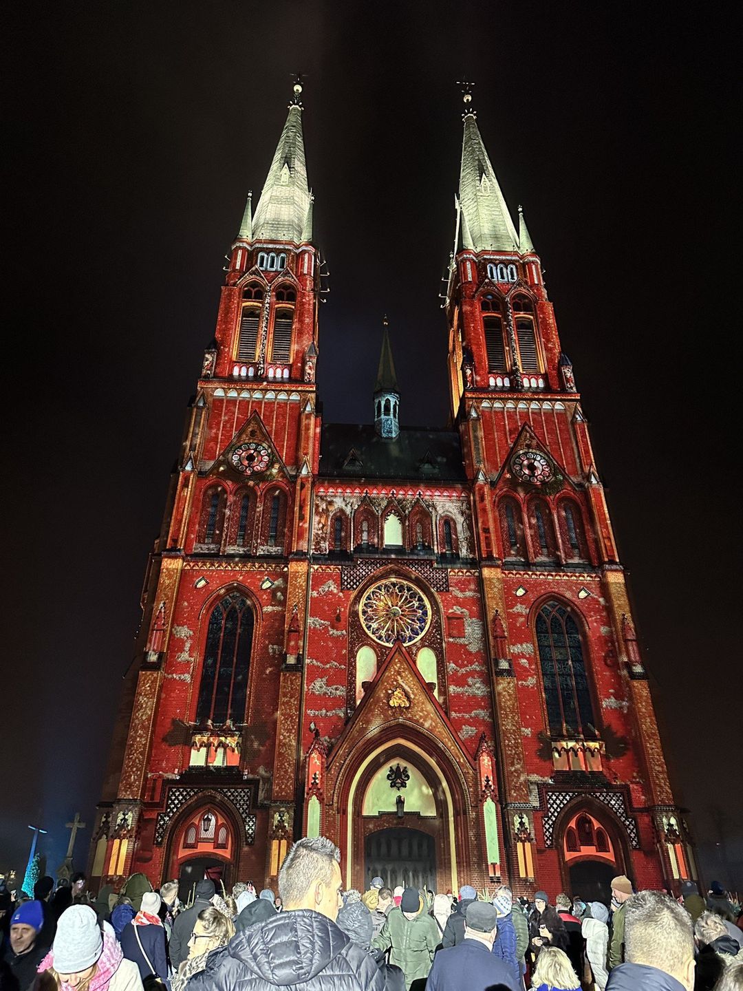 Fantastyczny mapping na ścianie frontowej bazyliki św. Antoniego Padewskiego w Rybniku