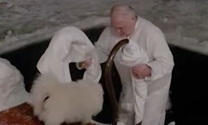 Nagranie z Łukaszenką. Co on wyprawia? Spójrzcie na reakcję psa