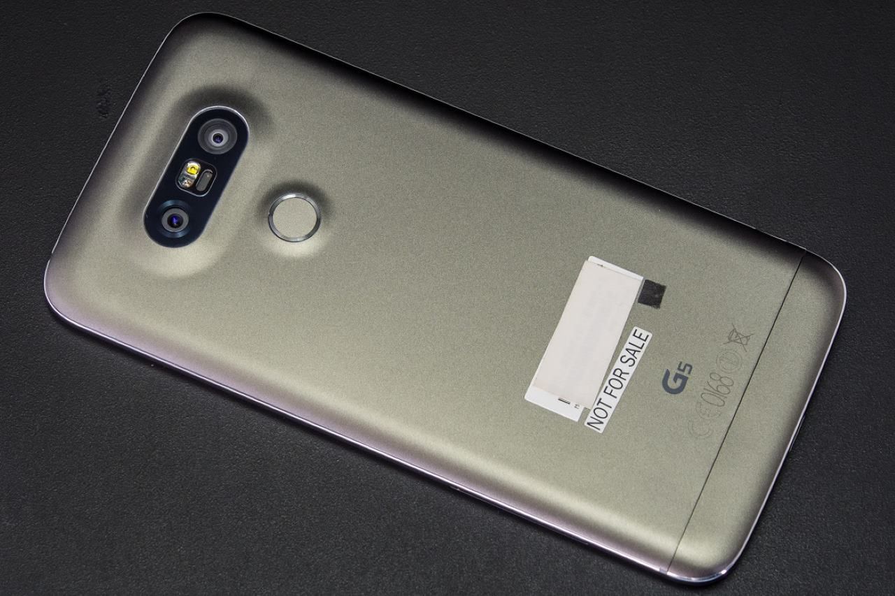LG G5, czyli konkurencja Samsunga od dawna z dwoma kamerami z tyłu.