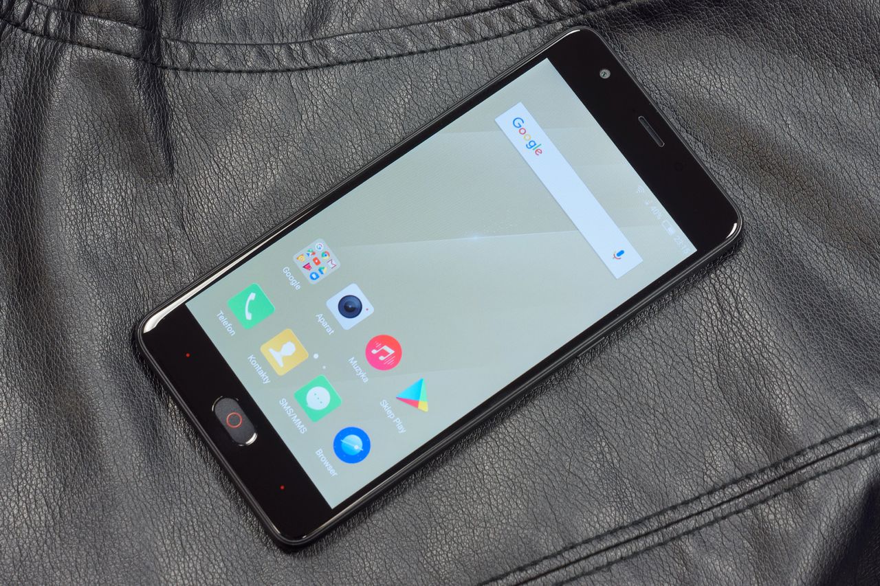 Test Archos Diamond Gamma: francusko-chiński smartfon z ładną nakładką