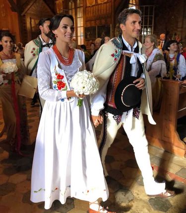 Paulina Krupińska i Sebastian Karpiel-Bułecka świętują pierwszą rocznicę swojego ślubu,