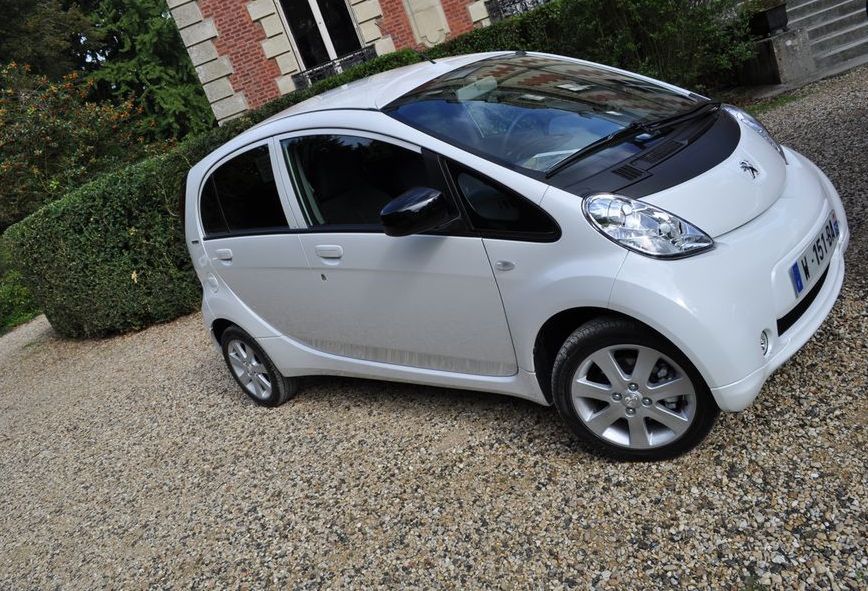 PEUGEOT iOn