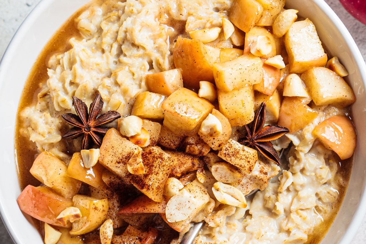 Oatmeal with turmeric is the perfect start to the day.