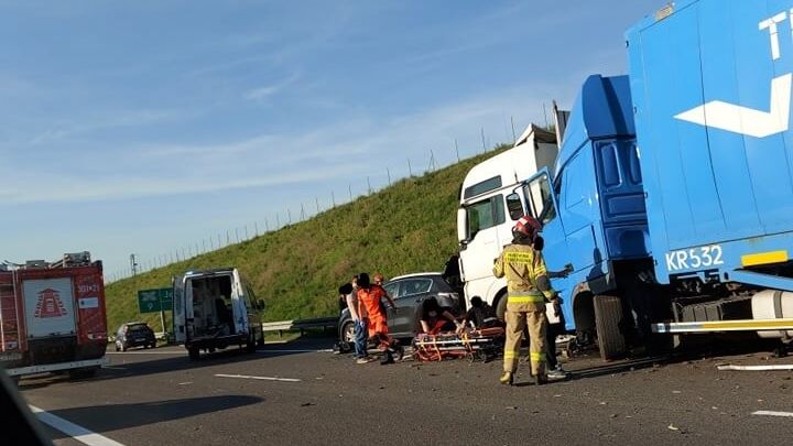 Zderzenie dwóch ciężarówek na drodze ekspresowej S1