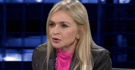 Wszyscy to widzieli. Olejnik nagle przerwała. "Pan mi się przygląda"