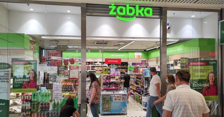 "Nie doszukujmy się złych intencji". Władze Żabki o rozstaniu z InPostem