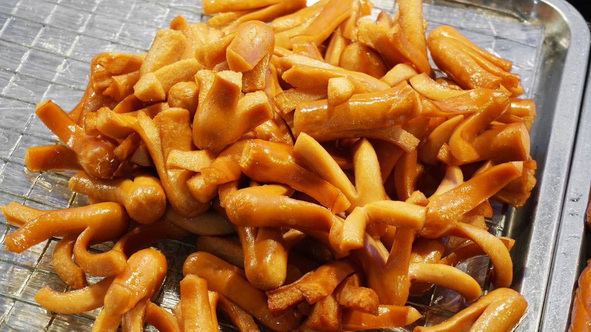 sausage fried at street foodclose up sausage fried at street foodmansum008