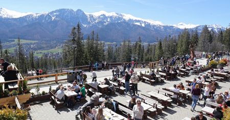 Zakopane. Tłumy turystów na Gubałówce